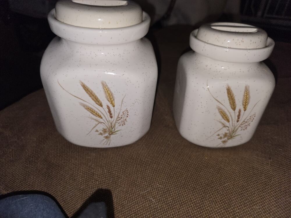 Beautiful VTG Pottery Craft USA Ceramic Wheat Design Canister Kitchen Stg